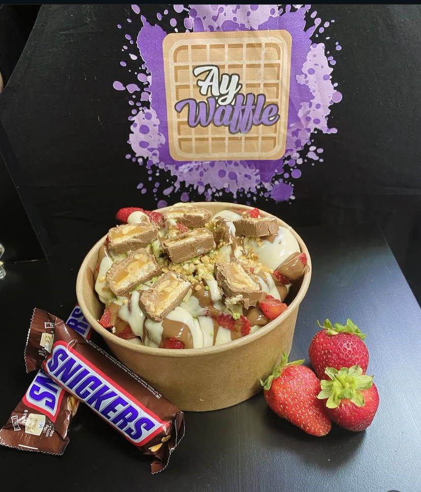 Snıckers Bowl waffle