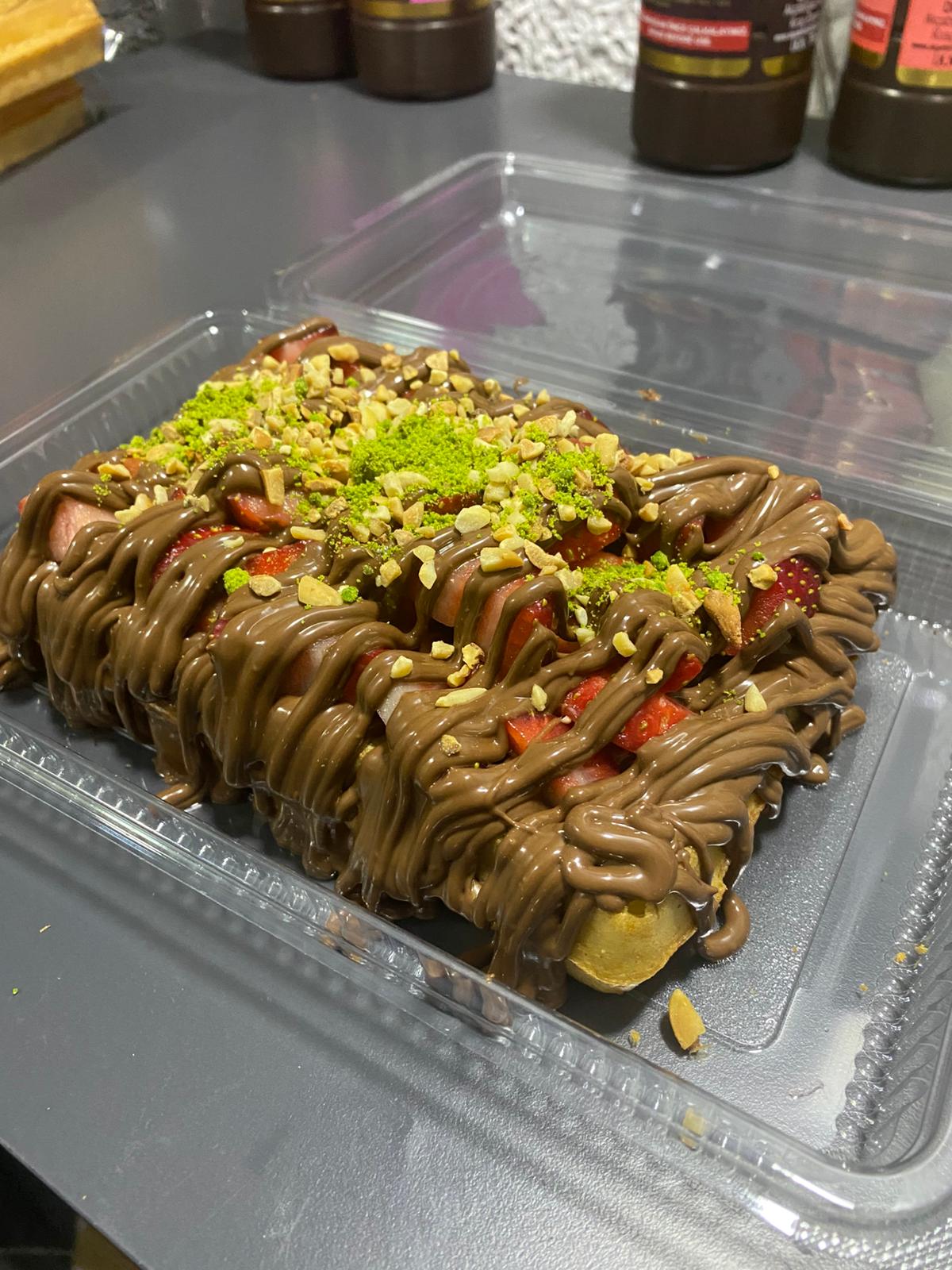 Sütlü çilekli waffle